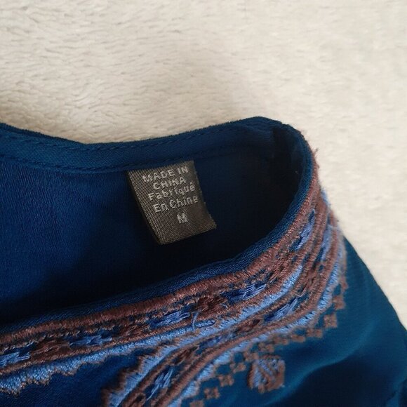 Twelfth Street by Cynthia Vincent Women's Size M Dark Blue Embroidered Boho Top - Picture 6 of 16